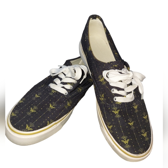 Bioworld Wonder Woman Black Canvas Sneakers Women's Size  10 1/2 - Picture 1 of 11